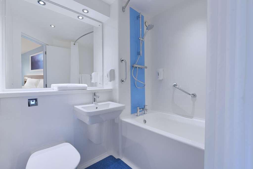 Travelodge Bath Waterside Εξωτερικό φωτογραφία