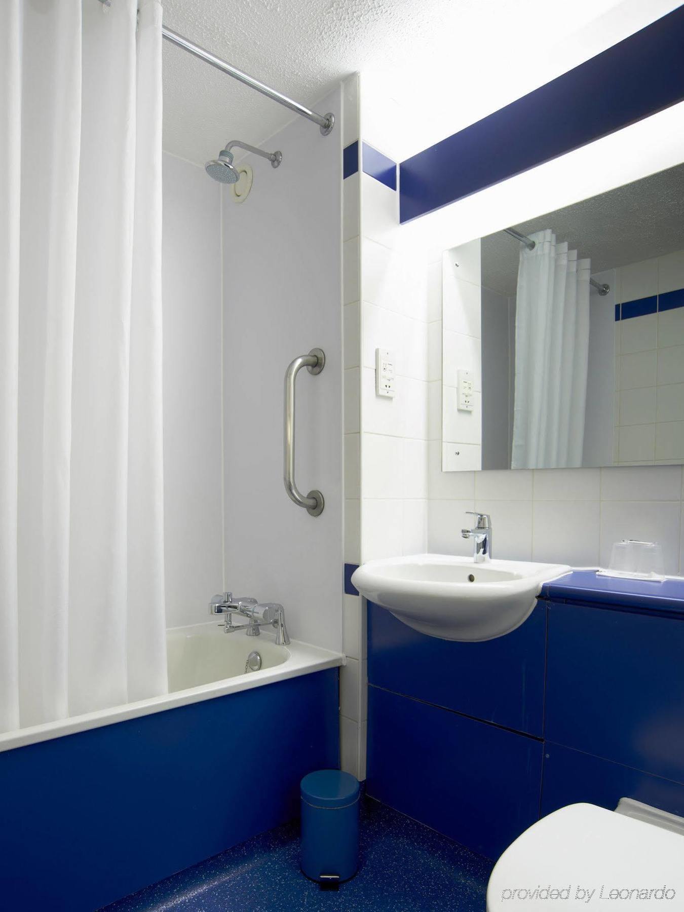 Travelodge Bath Waterside Εξωτερικό φωτογραφία