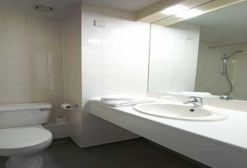Travelodge Bath Waterside Εξωτερικό φωτογραφία